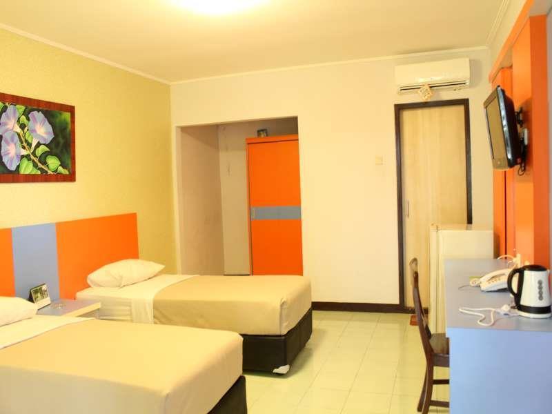 Hotel Indra Djaya Cisarua Esterno foto
