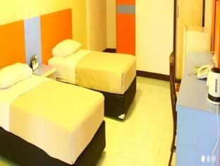 Hotel Indra Djaya Cisarua Esterno foto